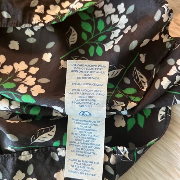 Boden silk blend floral, romantic, business casual, preppy, coastal core shirt - Picture 10 of 11